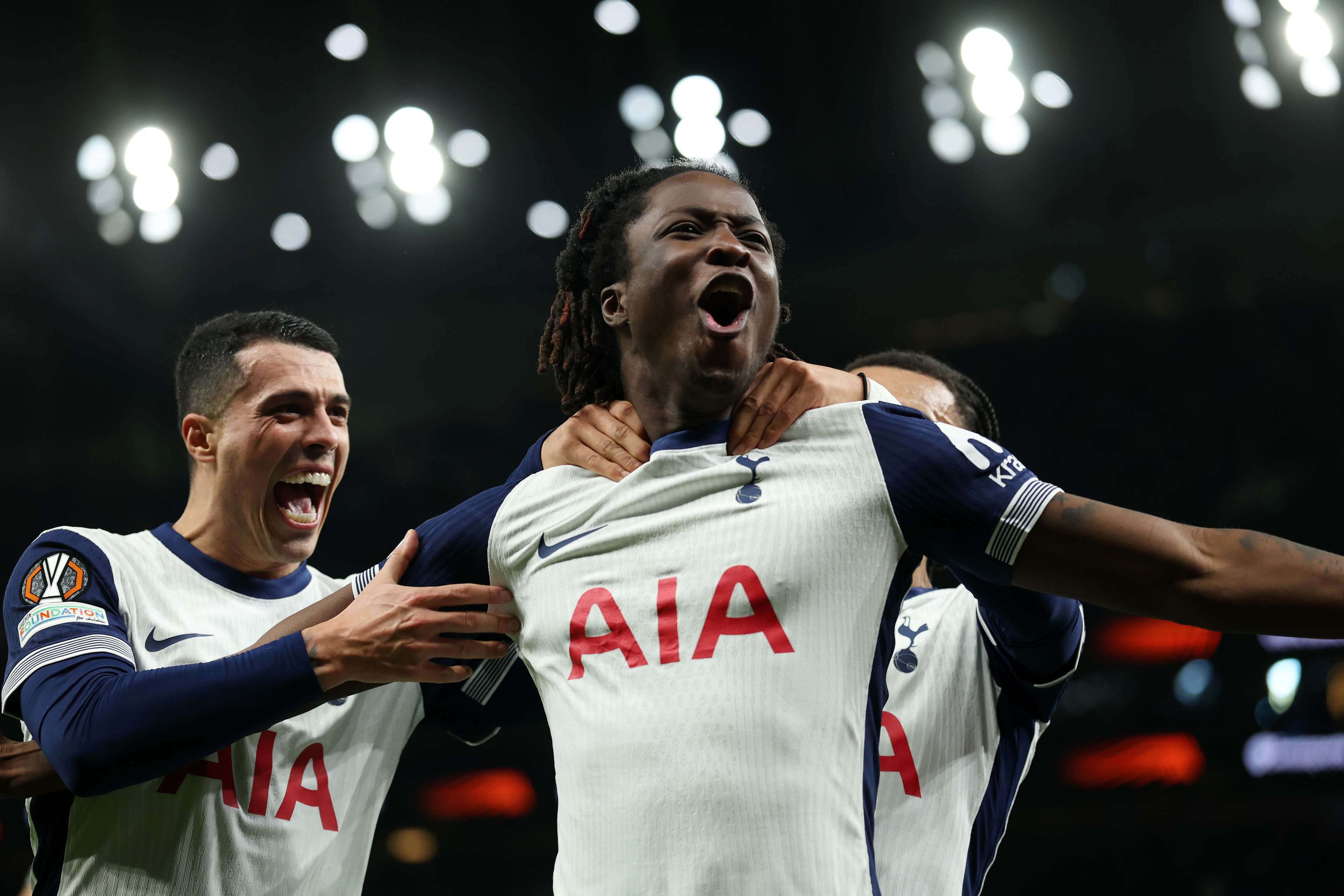 她在公开场 她在公开场